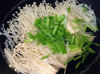 Make Frozen needle mushrooms step 1