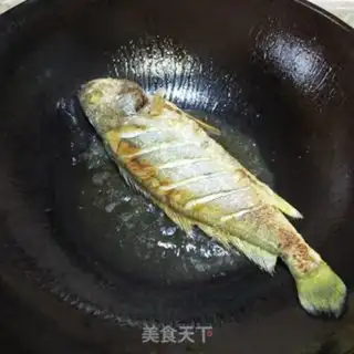 Make Squirt the yellowfish step 4