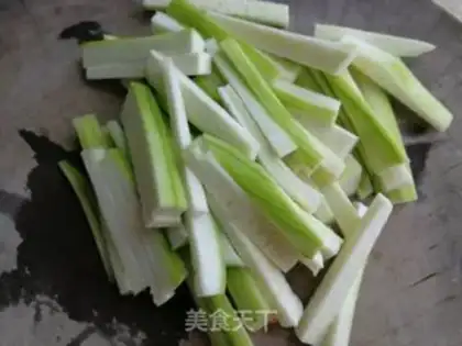 Make Smelt duck noodles step 1