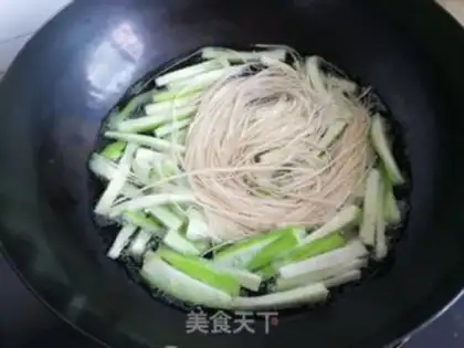 Make Smelt duck noodles step 2