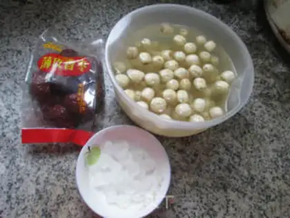 Make Sweet soup with dates step 0