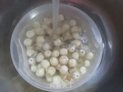 Make Sweet soup with dates step 1