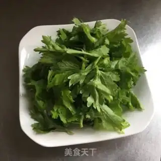 Make Celery leaves and eggs step 0