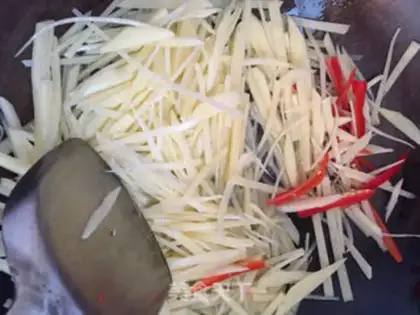 Make Spicy potatoes step 1