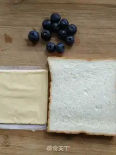 Make Blueberry cheese toast step 0