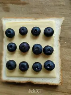 Make Blueberry cheese toast step 2