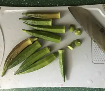 Make Garlic spicy sauce with acne step 1
