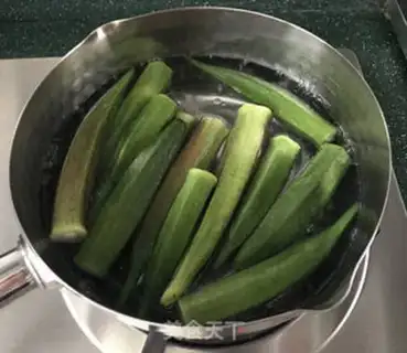 Make Garlic spicy sauce with acne step 4