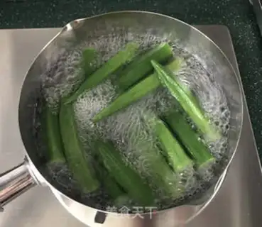 Make Garlic spicy sauce with acne step 5