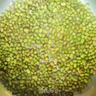 Make Pumpkin green bean soup step 0