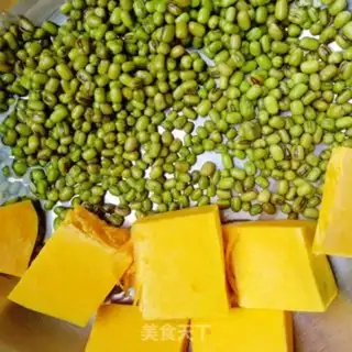 Make Pumpkin green bean soup step 2