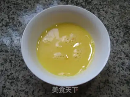 Make Eggs round toad soup step 1