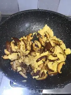 Make Shroom fried eggs step 5