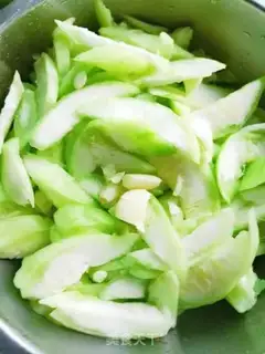 Make Egg melon soup step 1