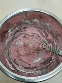 Make Strawberry chili cream cake step 3