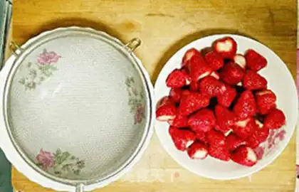 Make Strawberry sauce step 0
