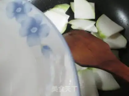 Make A duck egg step 3