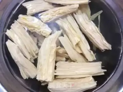 Make Seafood spicy pan step 0