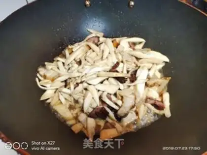 Make Five bouquets of apricot mushroom step 2