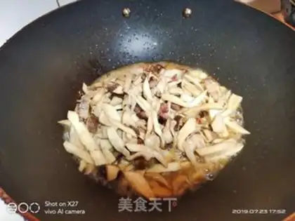 Make Five bouquets of apricot mushroom step 4