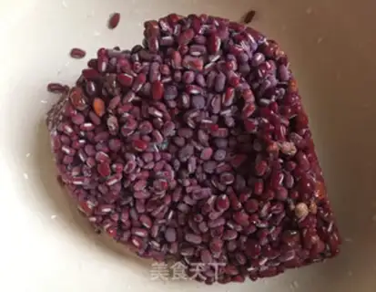 Make Wet red bean rice step 1