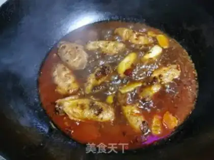 Make Spicy chicken wings and bean sprouts step 1