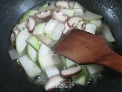 Make Scrambled tofu with mushrooms step 4