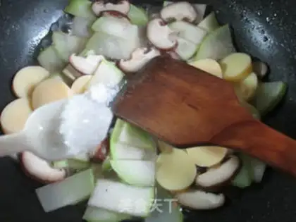 Make Scrambled tofu with mushrooms step 7