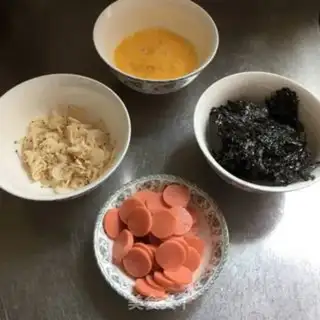 Make ham and veggie omelet soup step 0