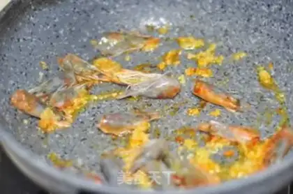 Make Garlic shrimp white pasta step 3