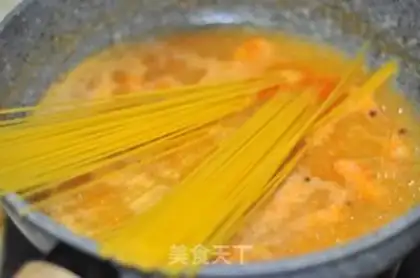 Make Garlic shrimp white pasta step 6