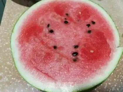 Make Flower cut watermelon step 0