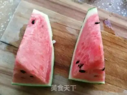 Make Flower cut watermelon step 1