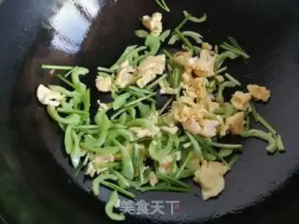 Make Snake beans, duck eggs step 5