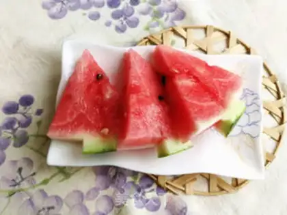Make Flower cut watermelon step 6