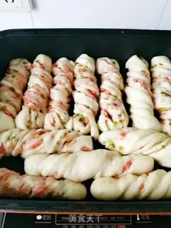 Make Onion ham twisting little bouquets step 18