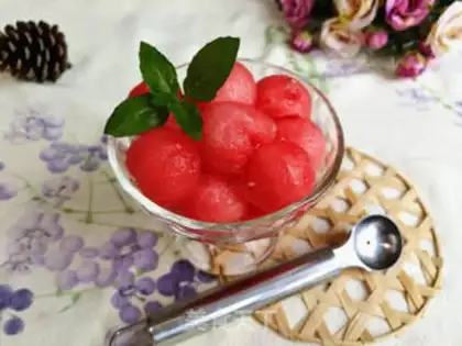 Make Flower cut watermelon step 9