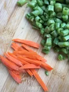 Make Bean meat sprouts across the water step 1