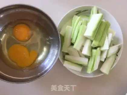Make Smelt fried eggs step 1