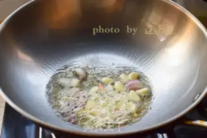 Make Seafood noodles step 2
