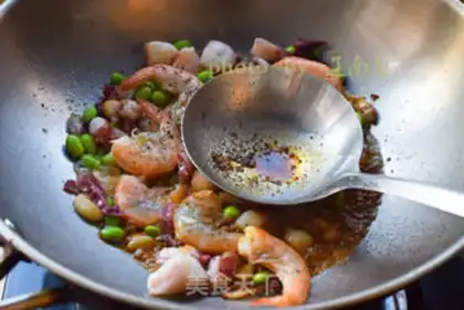 Make Seafood noodles step 3