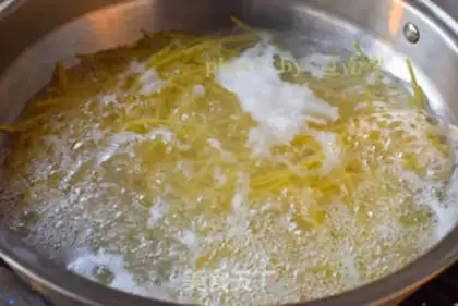 Make Seafood noodles step 4