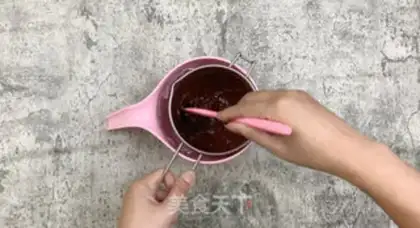 Make Homemade chocolate cracker ice cream step 2