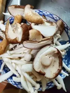 Make Twin mushroom soup step 0