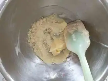 Make Caramel almond chocolate pie step 2