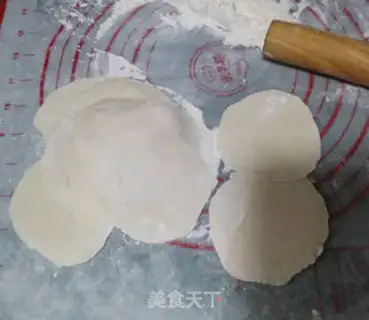 Make Celery pork dumplings step 7