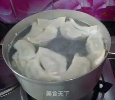 Make Celery pork dumplings step 12