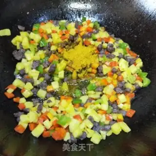 Make Curry beef fried rice step 5