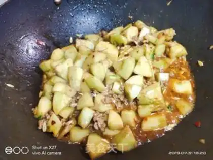 Make The meat and the old cucumber step 5