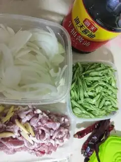 Make Four seasons of bean fried meat step 0